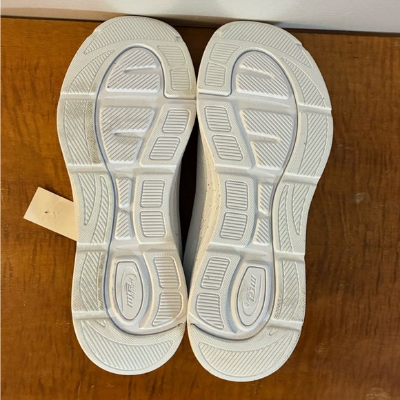 Women’s Athletic Shoes, Size 10 - Picture 4 of 4